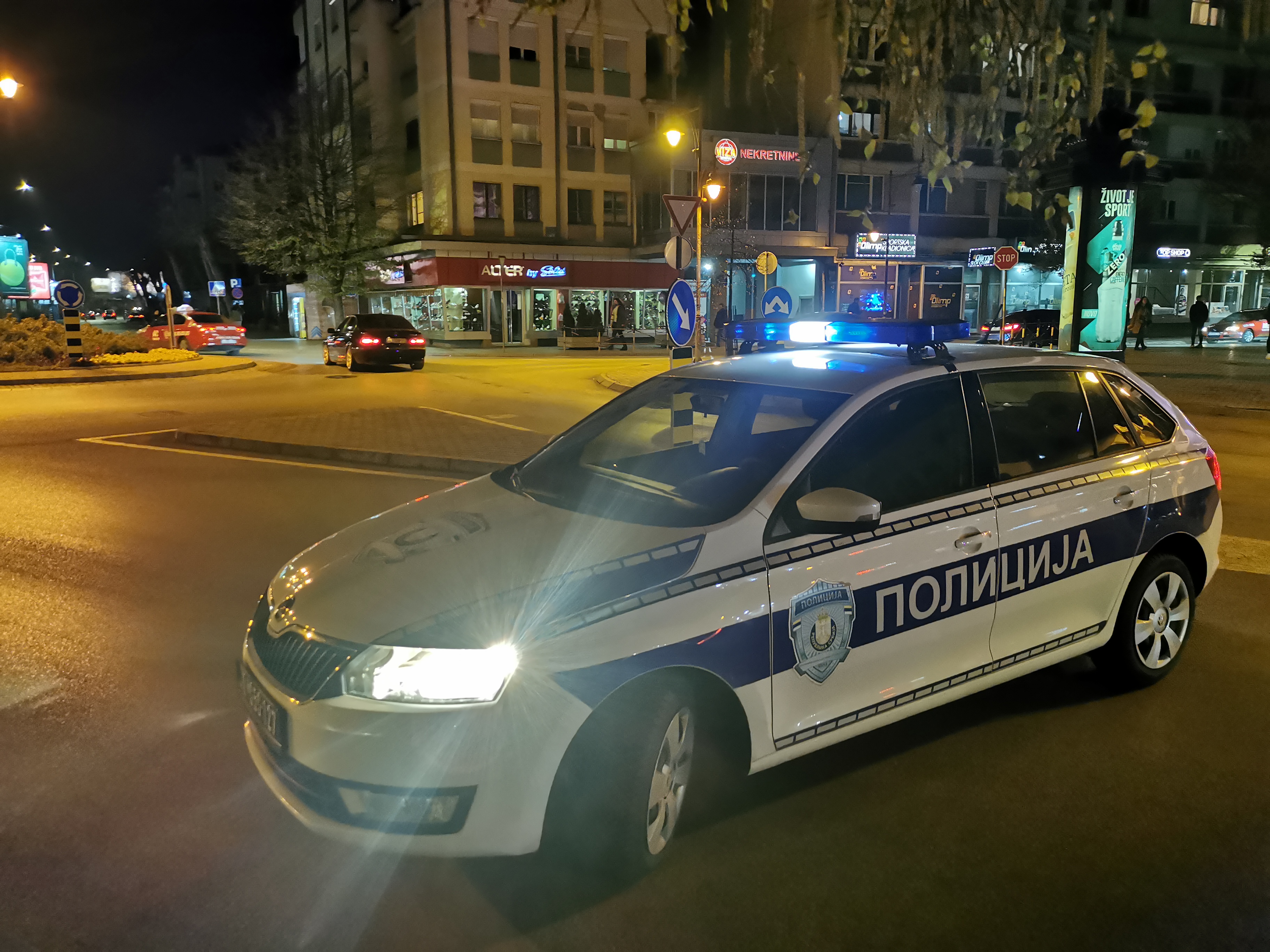 Neverovatno: Stavili blinkere na bmv-a pa presretali druge vozače kod Gornjeg Milanovca, alkotest utvrdio da su bili pijani