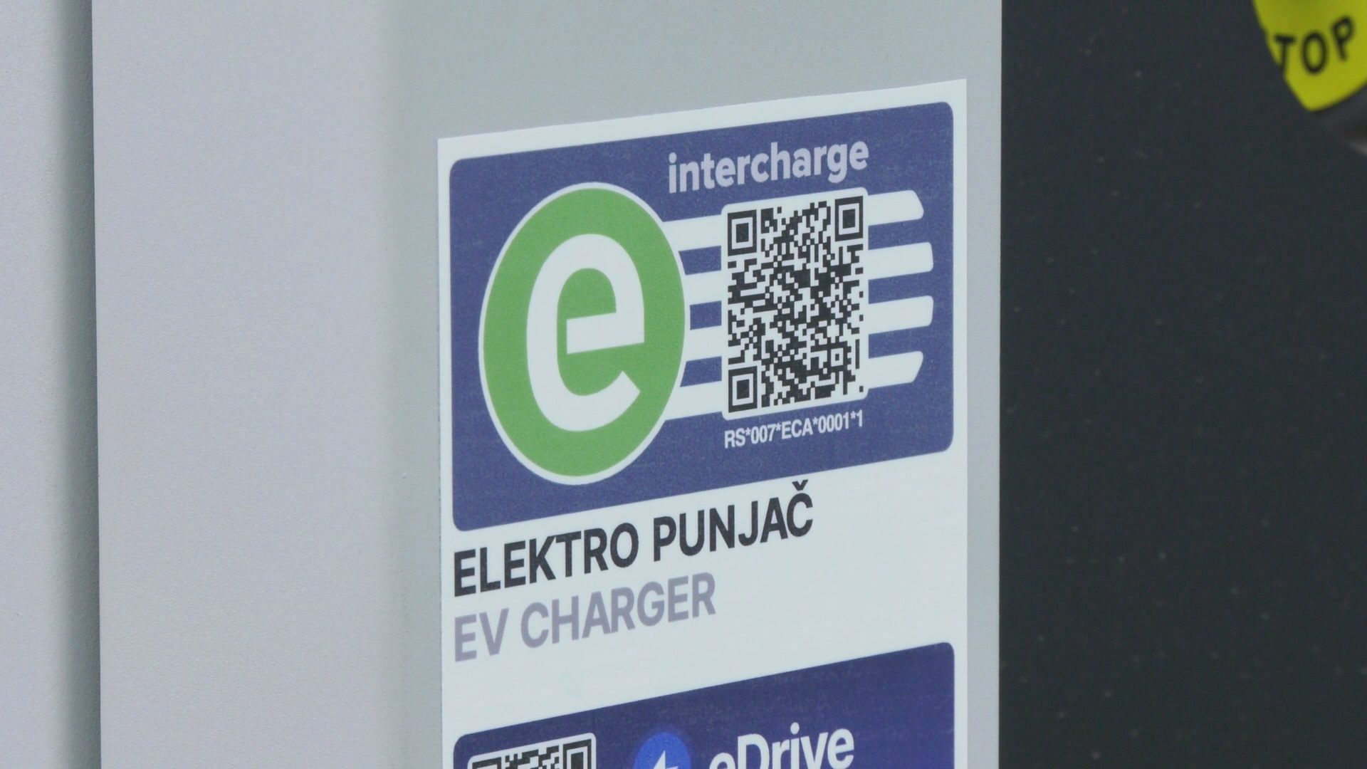 Najbrži punjač za električna vozila u Srbiji postvljen na obilaznom putu oko Čačka, najveću bateriju puni za samo 20 minuta/ Foto: RINA