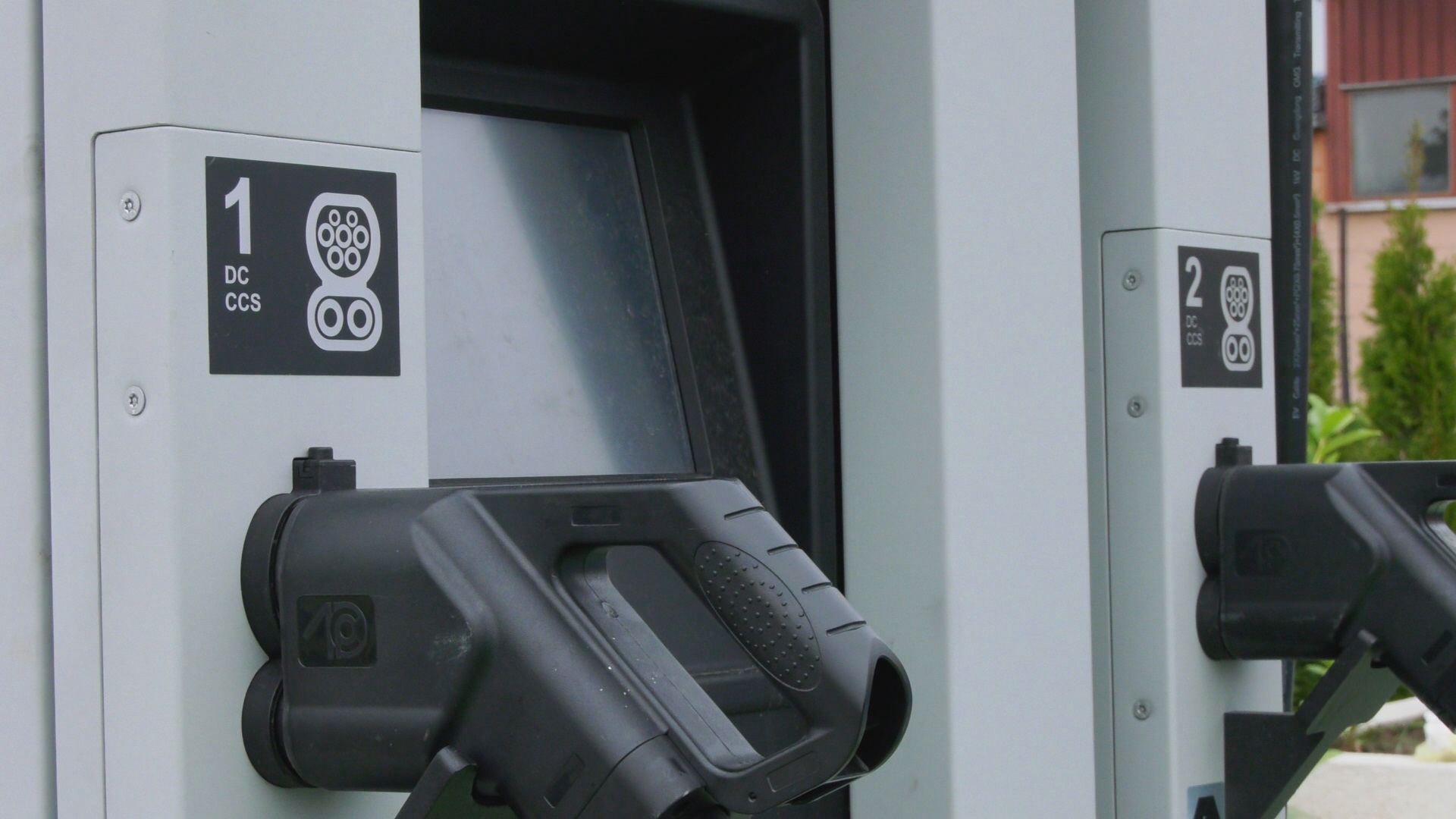 Ovaj srpski grad pretekao je i Beograd, Filip instalirao moćnu mašinu: Najbrži punjač za električna vozila u Srbiji postvljen na obilaznom putu oko Čačka, najveću bateriju puni za samo 20 minuta (FOTO)