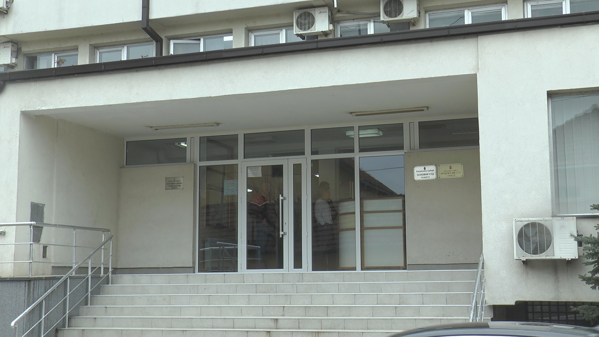 Očajna majka iz Čačka tvrdi: Bivši suprug mi je oteo kćerku pre deset meseci, svoje dete ne viđam i retko je čujem (FOTO)