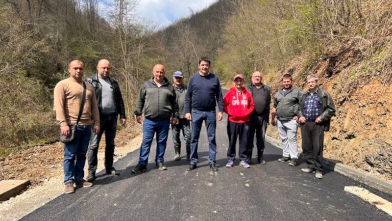 Do podne kiša, a od podne blato - tako je sve do sada bilo u selima opštine Ljubovija: Konačno asfaltirani putevi u Gornjoj Trešnjici, Vrhpolju i Grčiću