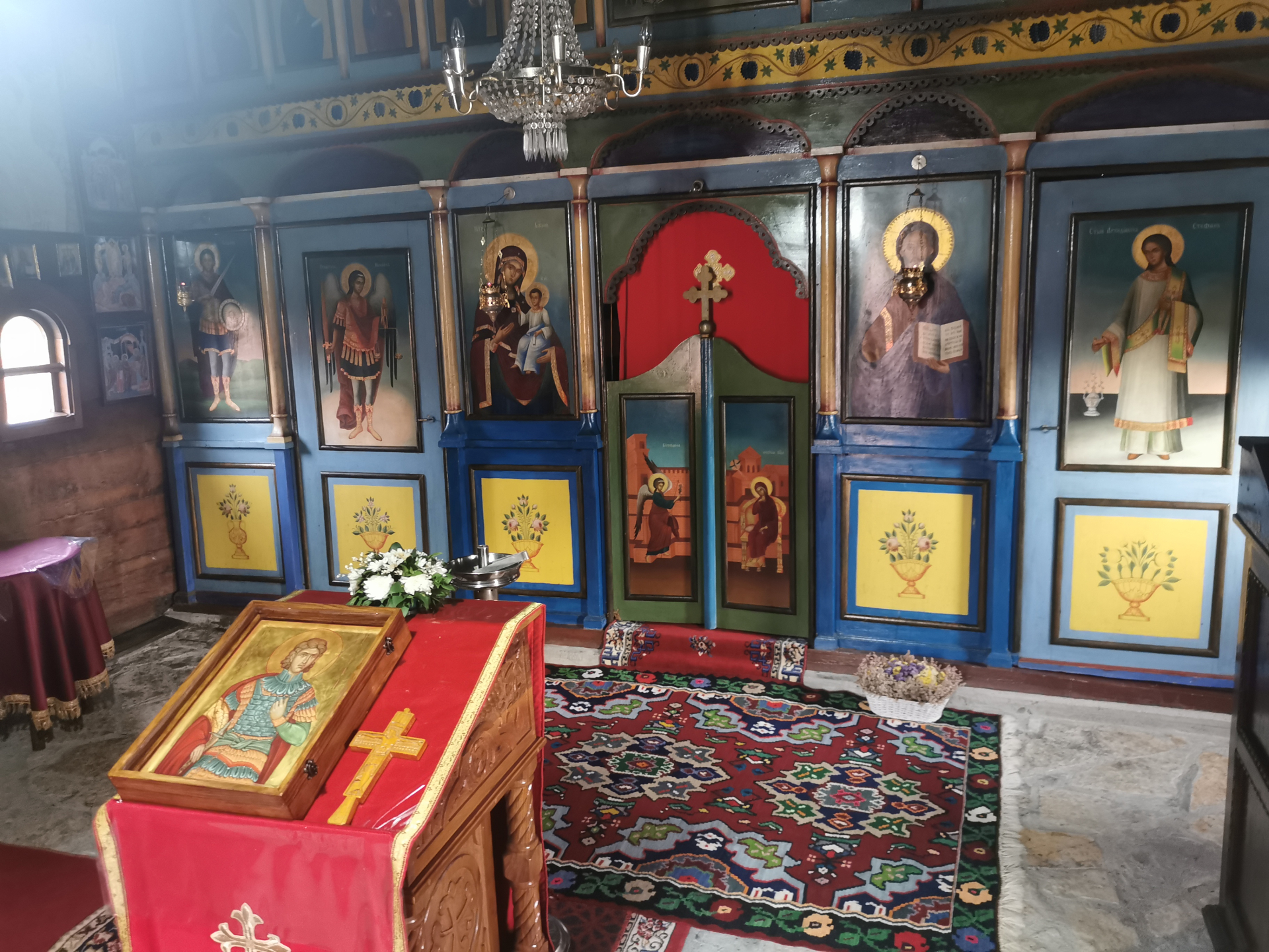 Iz kamena tekla čudotvorna voda, a ljudi se tu lečili od mnogih bolesti: Velika svetinja u selu Tavnik, manastir Voljavča čuva kivot nepoznatog čudotvorca donet sa Kosova (FOTO)