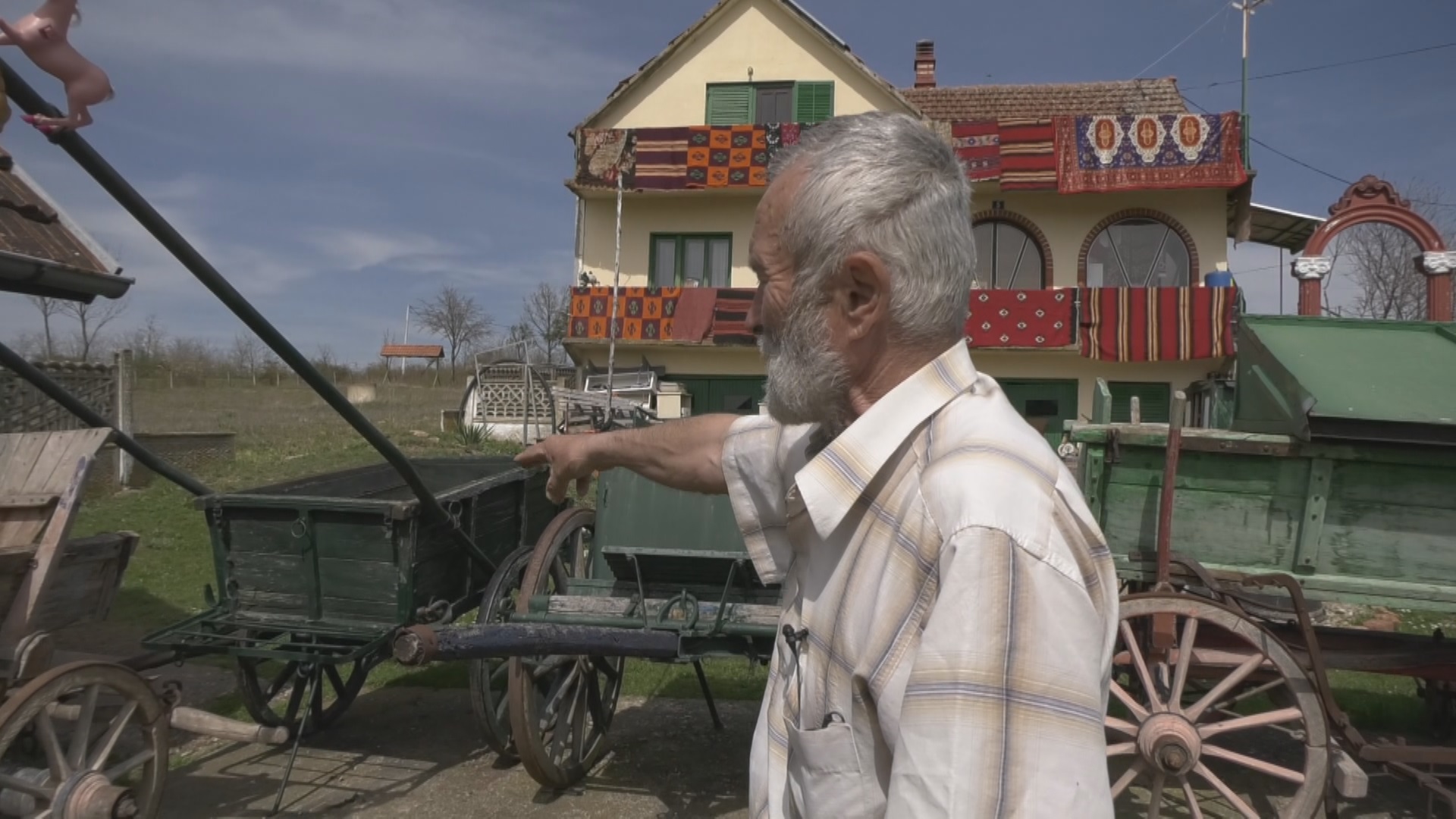 Od igle do lokomotive u kući u srcu Šumadije: Nikodije je pola veka strastven kolekcionar, u svojoj zbirci ima i nemački sef iz Drugog svetskog rata (FOTO)