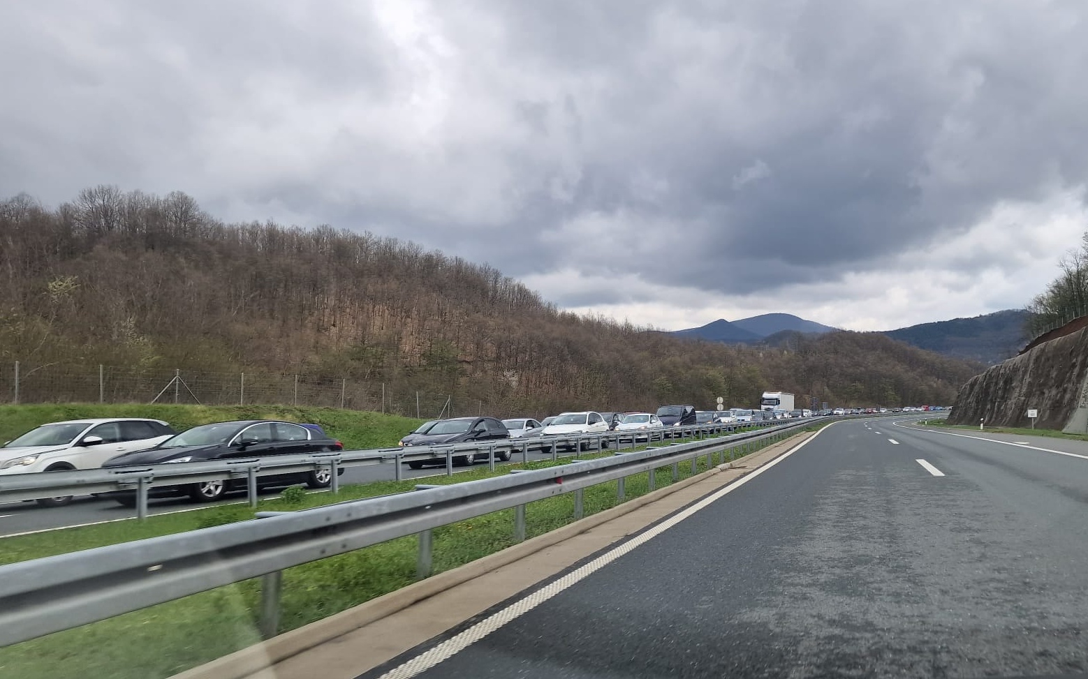 Saobraćajni kolaps na auto-putu Miloš Veliki / foto: RINA