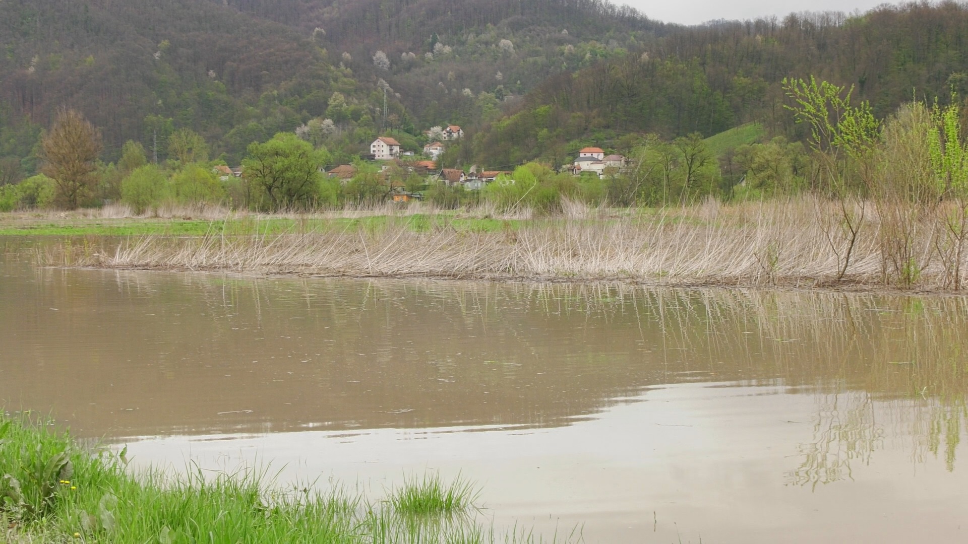 : Ovo su slike sa lica mesta poplavljenog područja kod Požege / foto: RINA