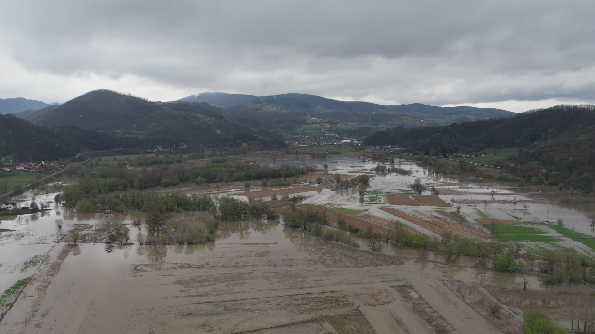 : Ovo su slike sa lica mesta poplavljenog područja kod Požege / foto: RINA
