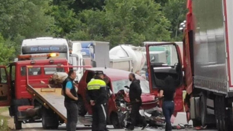 Kolovoz je bio klizav, a deonicq rizična: Sudar dva teretna vozila u Klisuri kod Arilja, na šleperu pričinjena velika materijalna šteta