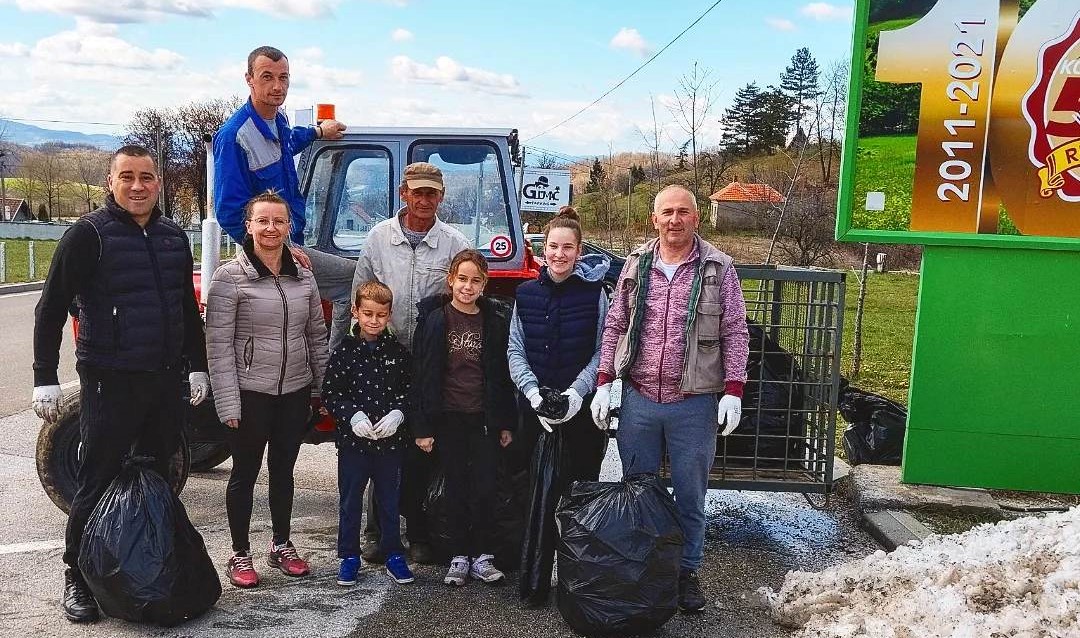 Smeće kupi deda, a kupim i ja: Meštani Rudnika ujedinili se u akciji čišćenja svoje varošice, učestvovali dobrovoljci od 7 do 77 godina