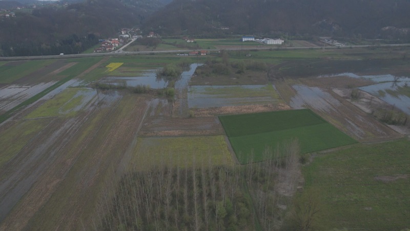 Voda iz poplavljenih područja kod Požege se povlači: Izlivanje Zapadne Morave usporiće će prolećnu setvu i vegetaciju na ovoj teritoriji (FOTO)