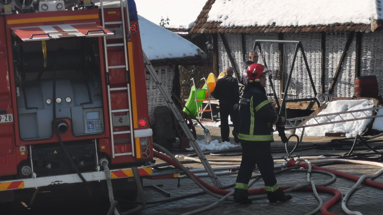 Horor kod Budve: Nastradao vozač kombija, vatrogasci-spasioci izvlačeći njegovo telo pronašli još jedno havarisano vozilo i skelet - pretpostvlja se da je Albanac koji je nestao pre 6 meseci