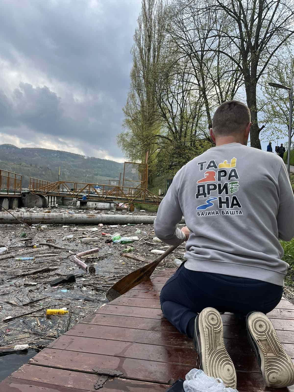 Srbi, Španci, Litvanci i Italijani zajedno čistili biser na zapadu naše zemlje: Iz jezera Perućac izvađeno oko 500 džakova smeća, ponovo zasijalo punim sjajem (FOTO)