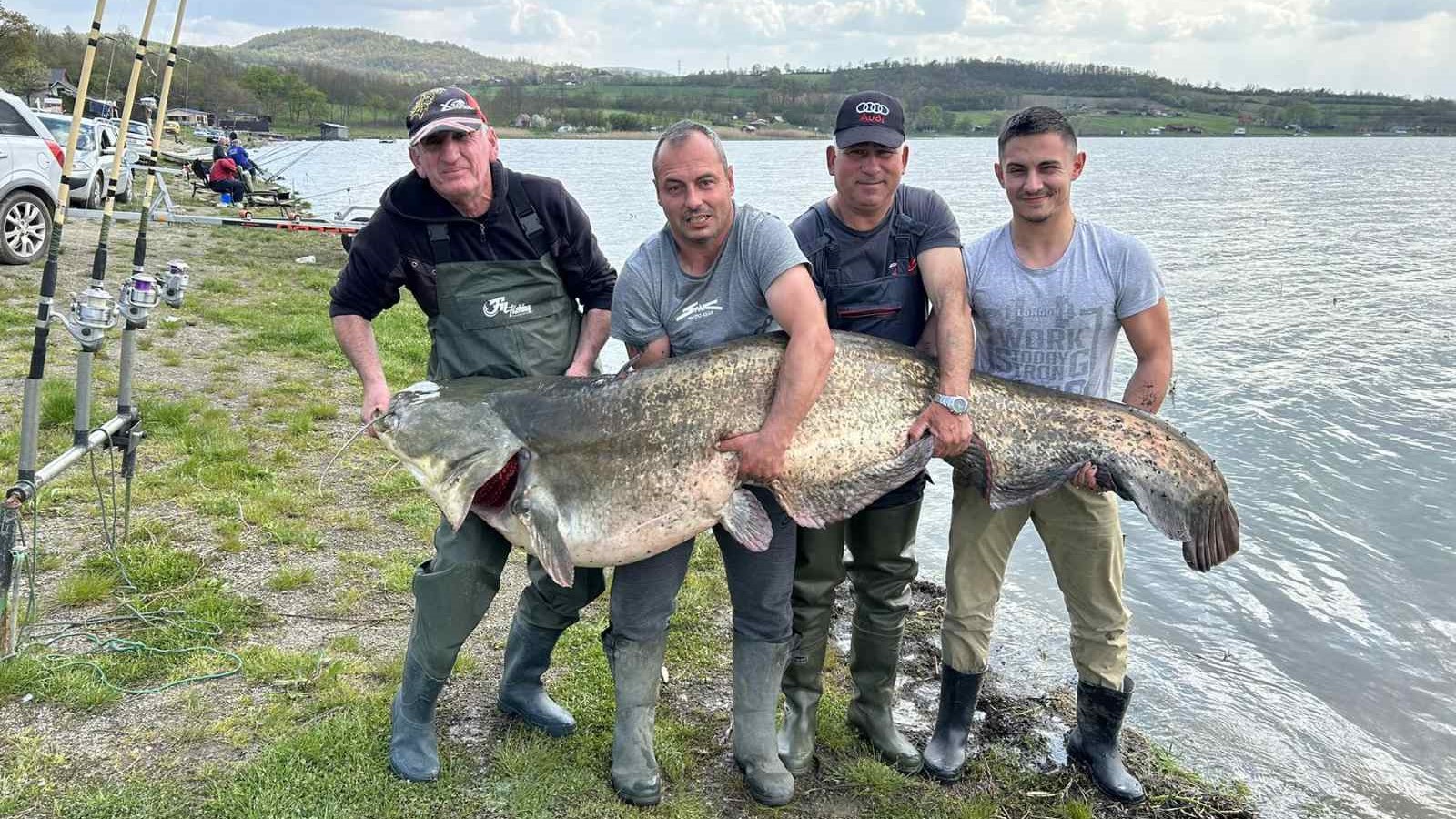 Dragan u Gružanskom jezeru upecao pravu grdosiju/ Foto: Privatna arhiva