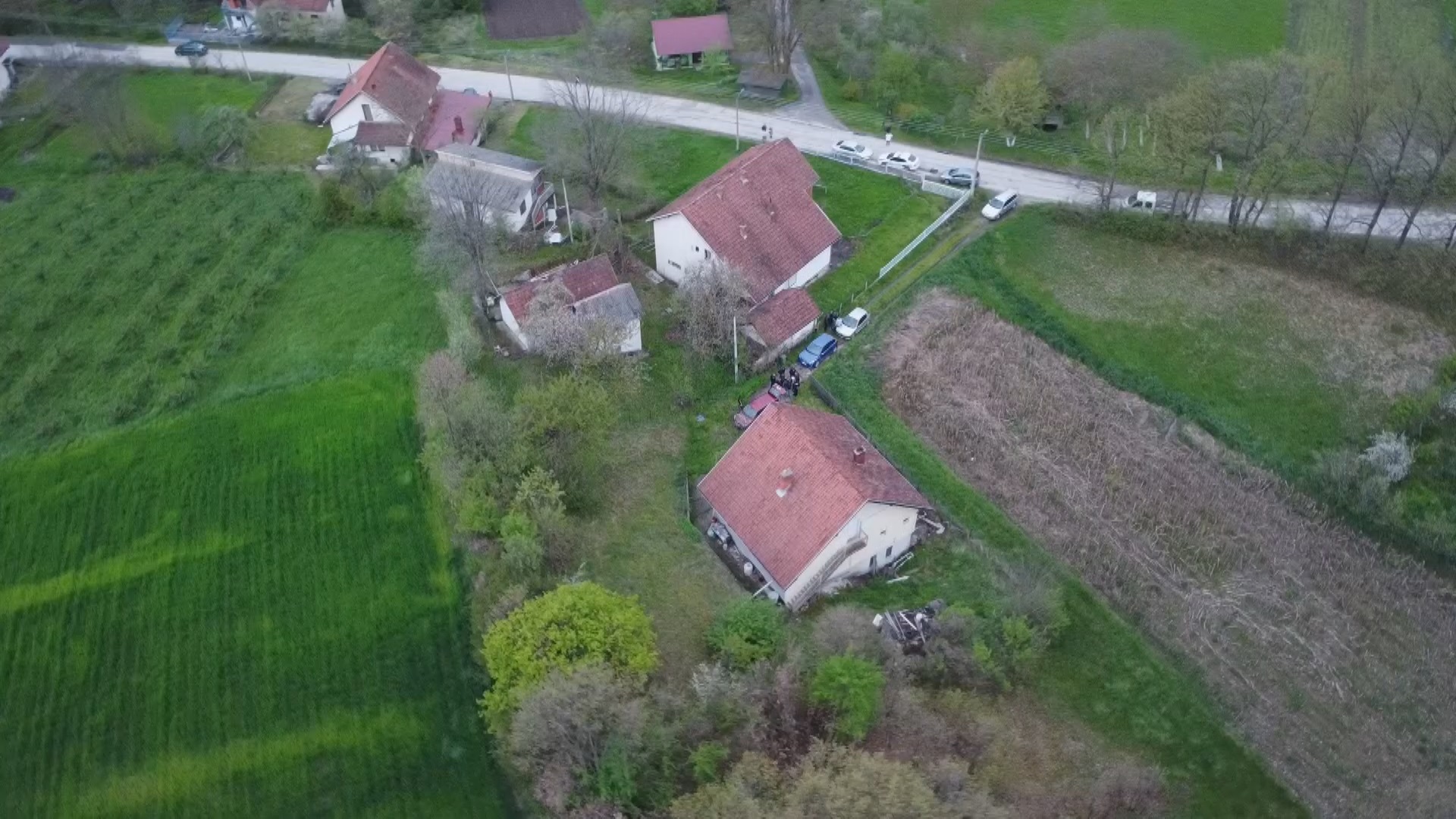 Dan nakon krvavog zločina u selu Gornja Trepča meštani još uvek ne mogu da dođu sebi / foto: RINA