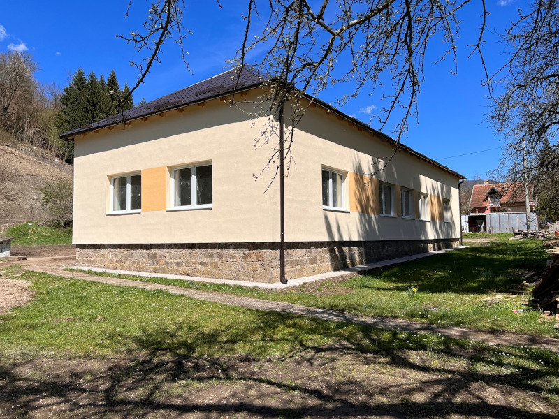 Na neke seoske škole stavlja se katanac, ali ova je rekonstruisana od poda do krova: Odlična vest za đake osnovce u Gornjoj Ljuboviđi kod Ljubovije