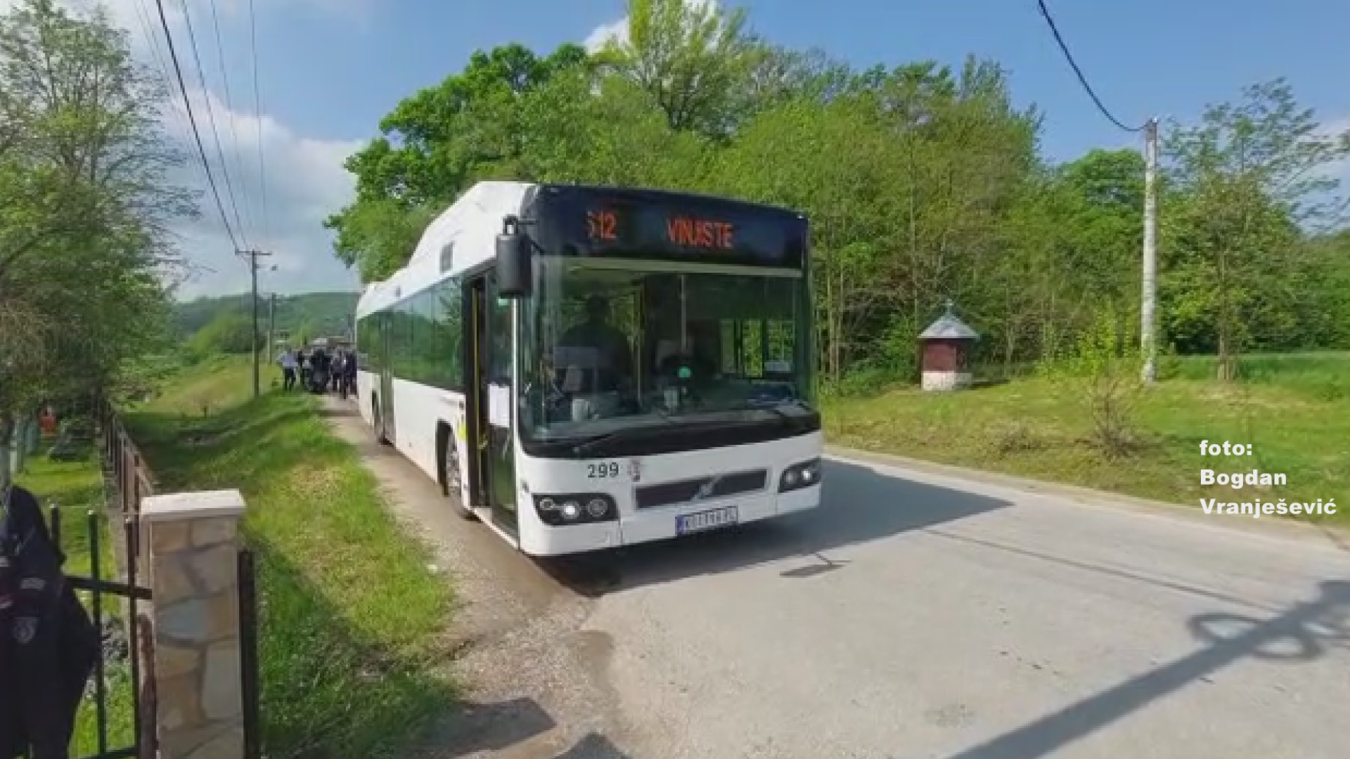 Prvi snimci nakon hapšenja u selu kod Kragujevca: Meštani Vinjišta ne mogu da dođu sebi, masovni ubica krio se u njihovom komšiluku (FOTO) (VIDEO)