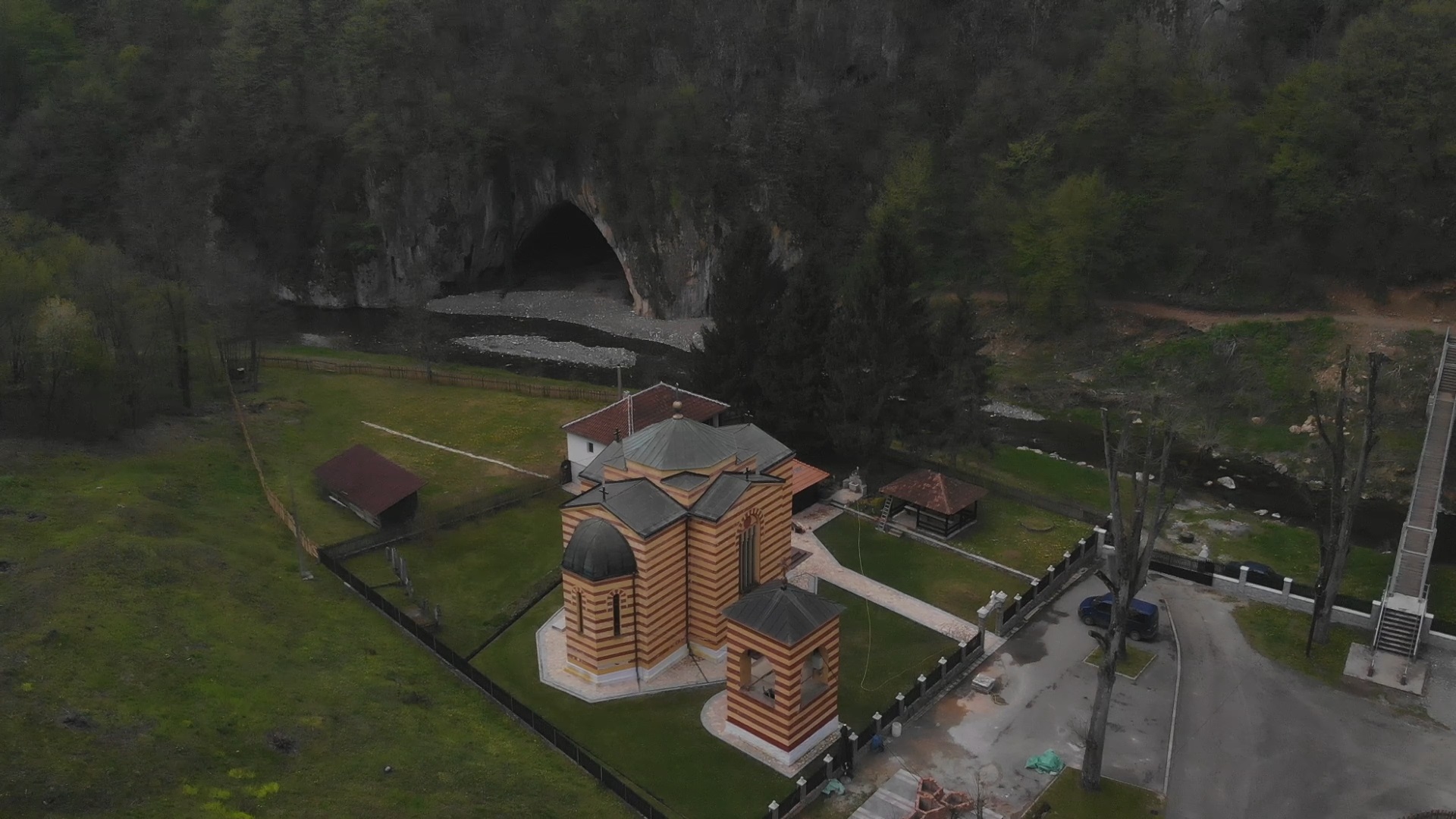 Na ovom mestu u srcu Srbije caruju slepi miševi: Ribnička pećina jedinstven dragulj prirode, a šalitra iz njenih šupljina korišćena za pravljenje baruta u Prvom srpskom ustanku/ Foto: RINA