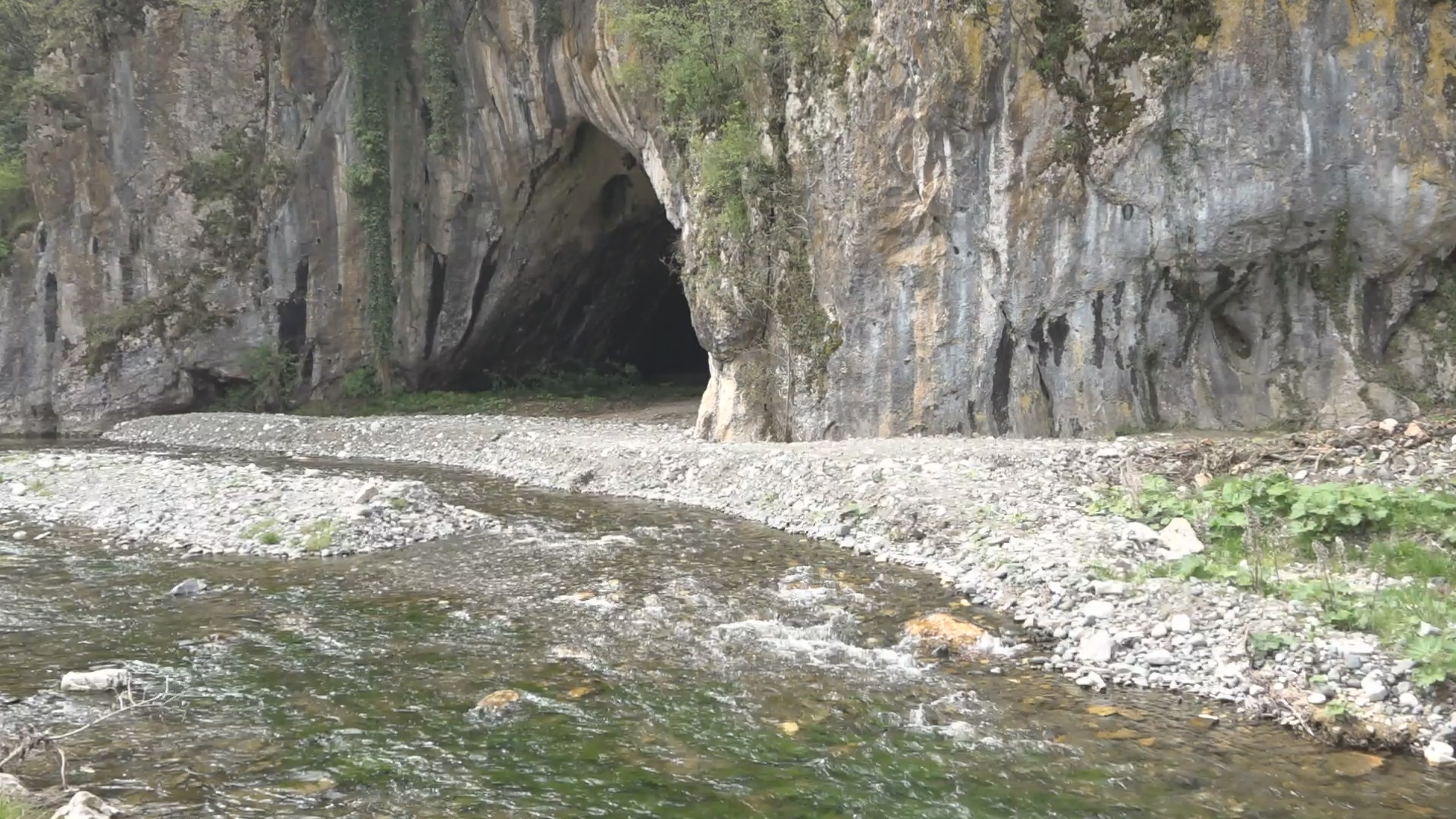 Na ovom mestu u srcu Srbije caruju slepi miševi: Ribnička pećina jedinstven dragulj prirode, a šalitra iz njenih šupljina korišćena za pravljenje baruta u Prvom srpskom ustanku/ Foto: RINA