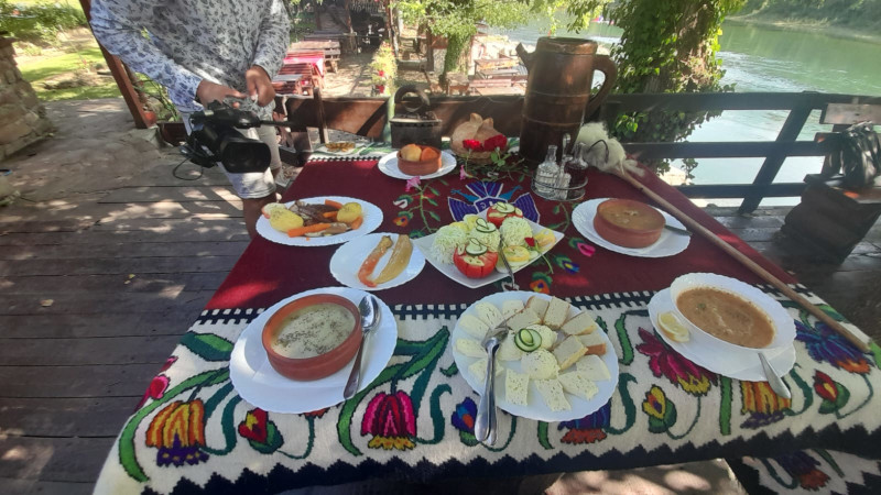 Samo tri sastojka, a od ovog srpskog specijaliteta ide voda na usta: Pobrđa Azbukovice nadaleko čuvena po nestvarnim prirodnim lepotama, ali i po jedinstvenoj gastronomiji (FOTO)