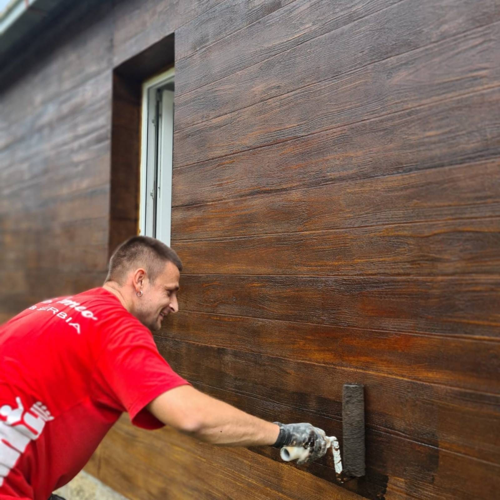 On je srpski moler influenser: Željko razbija sve predrasude o ovom teškom zanatu, kad završi krečenje on obožava da ide u pozorište (FOTO)