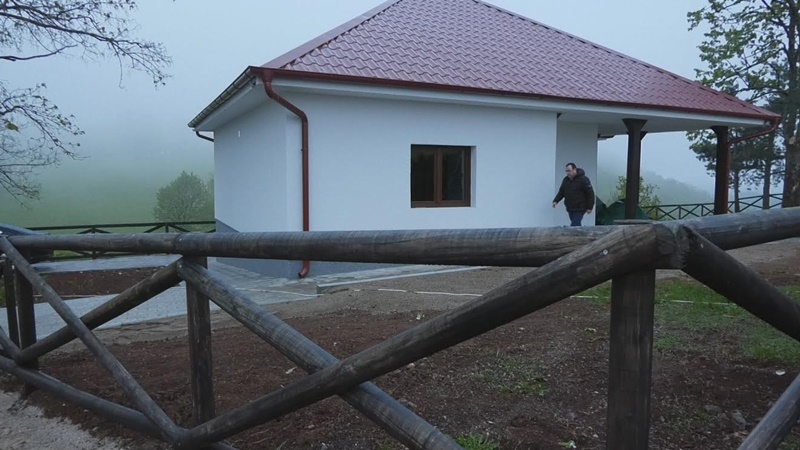 Konačno obnovljena šumska kuća na Ravnoj Gori / foto: RINA