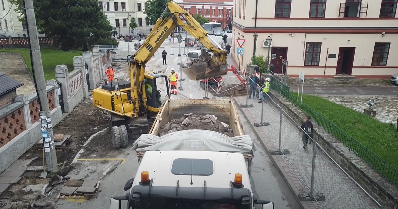 Pešaci i biciklisti u jednoj od glavnih ulica sada će imati prioritet: Vrši se rekonstrukcija saobraćajnice u centru Čačka, tu će važiti režim zone usporenog saobraćaja