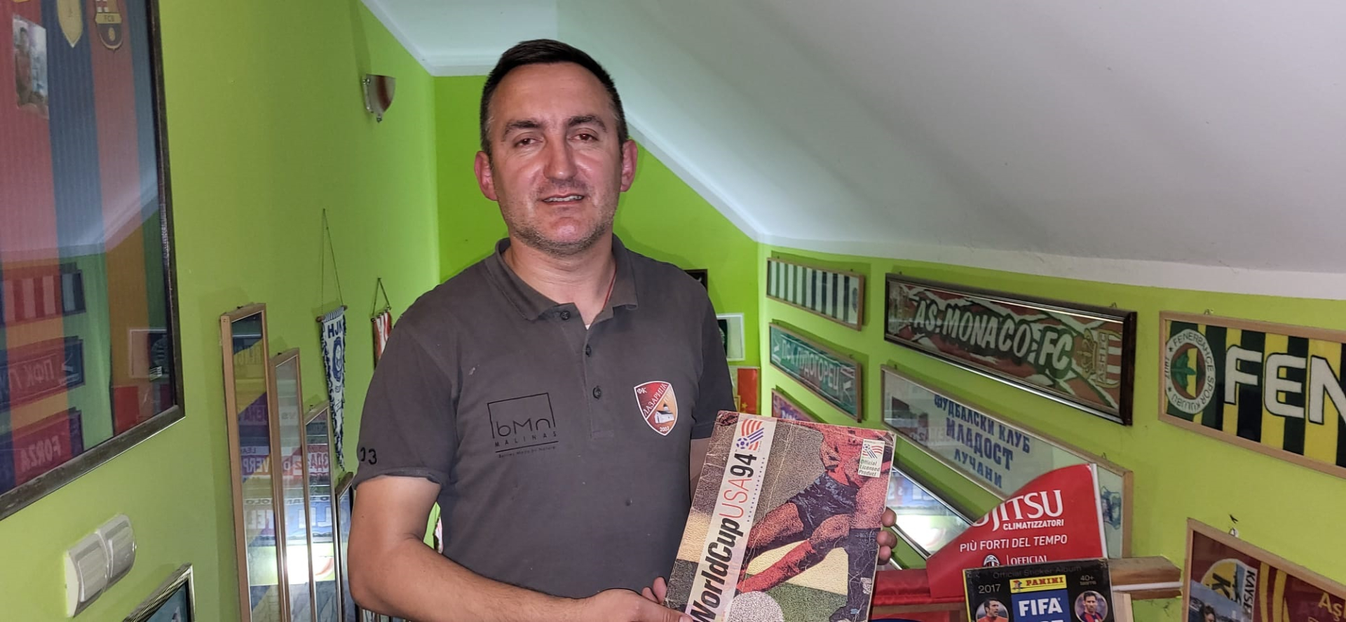 Vladan iz sela Lopap napravio neverovatan muzej fuddbala u svojoj kući / foto: RINA