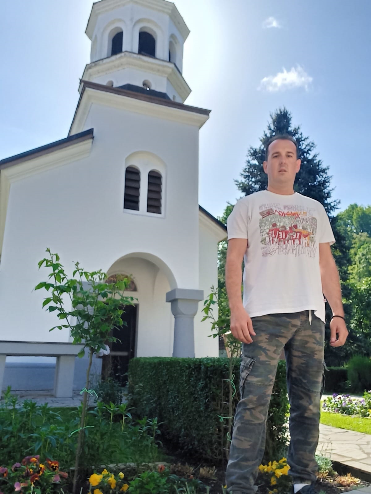 Neverovatna odluka vozača kamiona: Milan je kabinu teretnjaka zamenio za hodočašće do manastira Ostrog, popucali mu žuljevi i patike ali on ne odustaje da peške stigne do velike svetinje/ Foto: Privatna arhiva