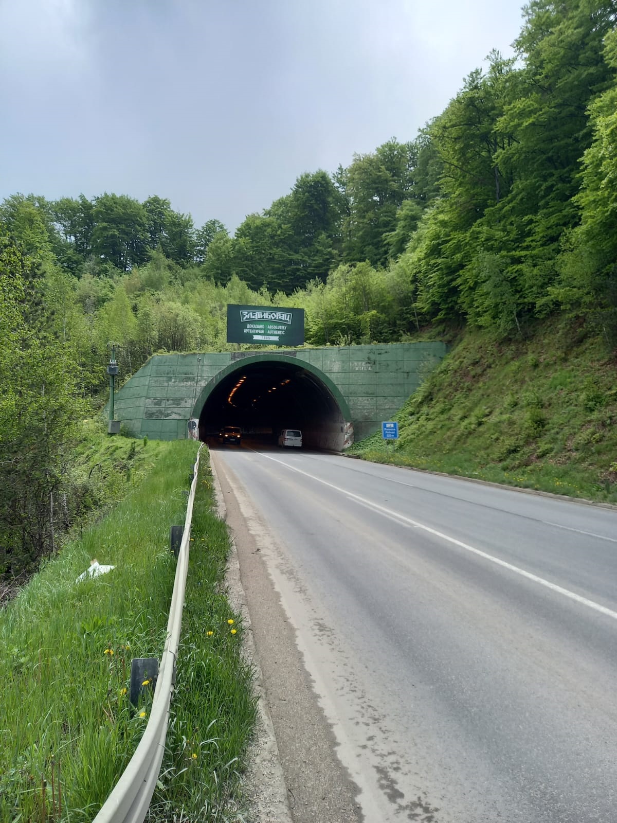 Neverovatna odluka vozača kamiona: Milan je kabinu teretnjaka zamenio za hodočašće do manastira Ostrog, popucali mu žuljevi i patike ali on ne odustaje da peške stigne do velike svetinje/ Foto: Privatna arhiva