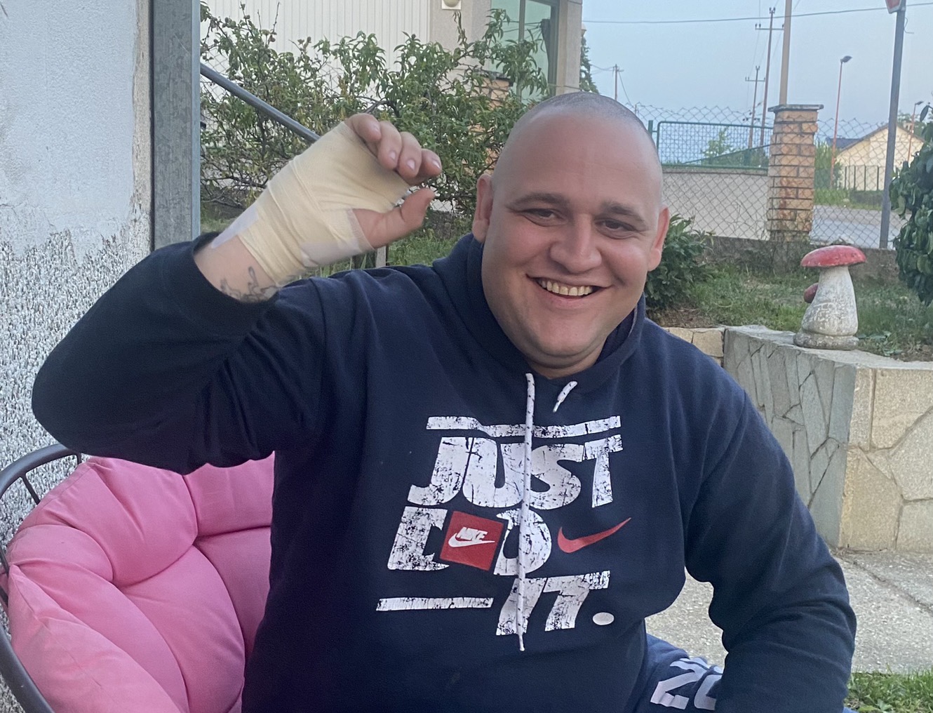Čula je jauke i odmah me pozvala: Nikola iz Aranđelovca rukom razvalio daske na prozoru kako bi spasio bolesnog čoveka, ovo nije prvo njegovo herojsko delo/ Foto: RINA