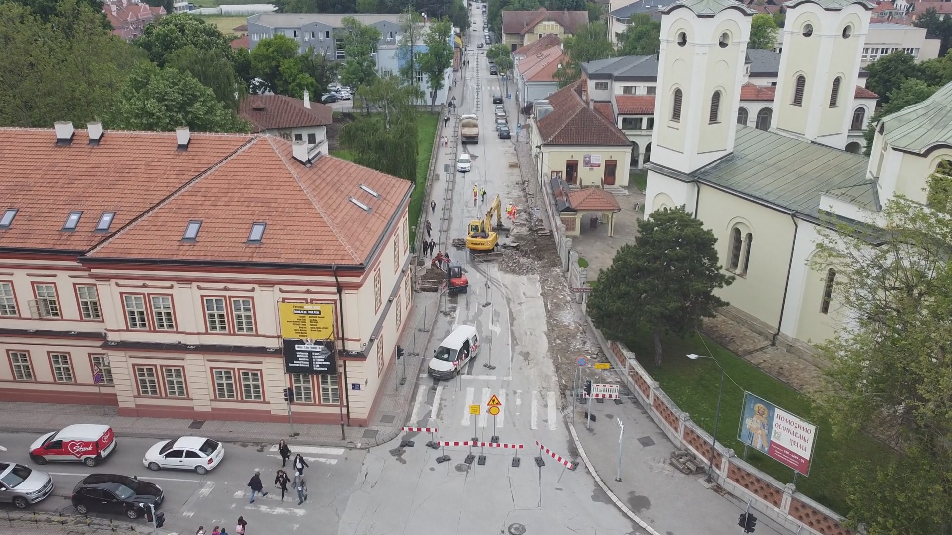 Radovi ubačeni u petu brzinu, mašine grade saobraćajnicu punom parom u samom jezgru grada: Čačani dobijaju jednu od najleših ulica u Srbiji (FOTO)