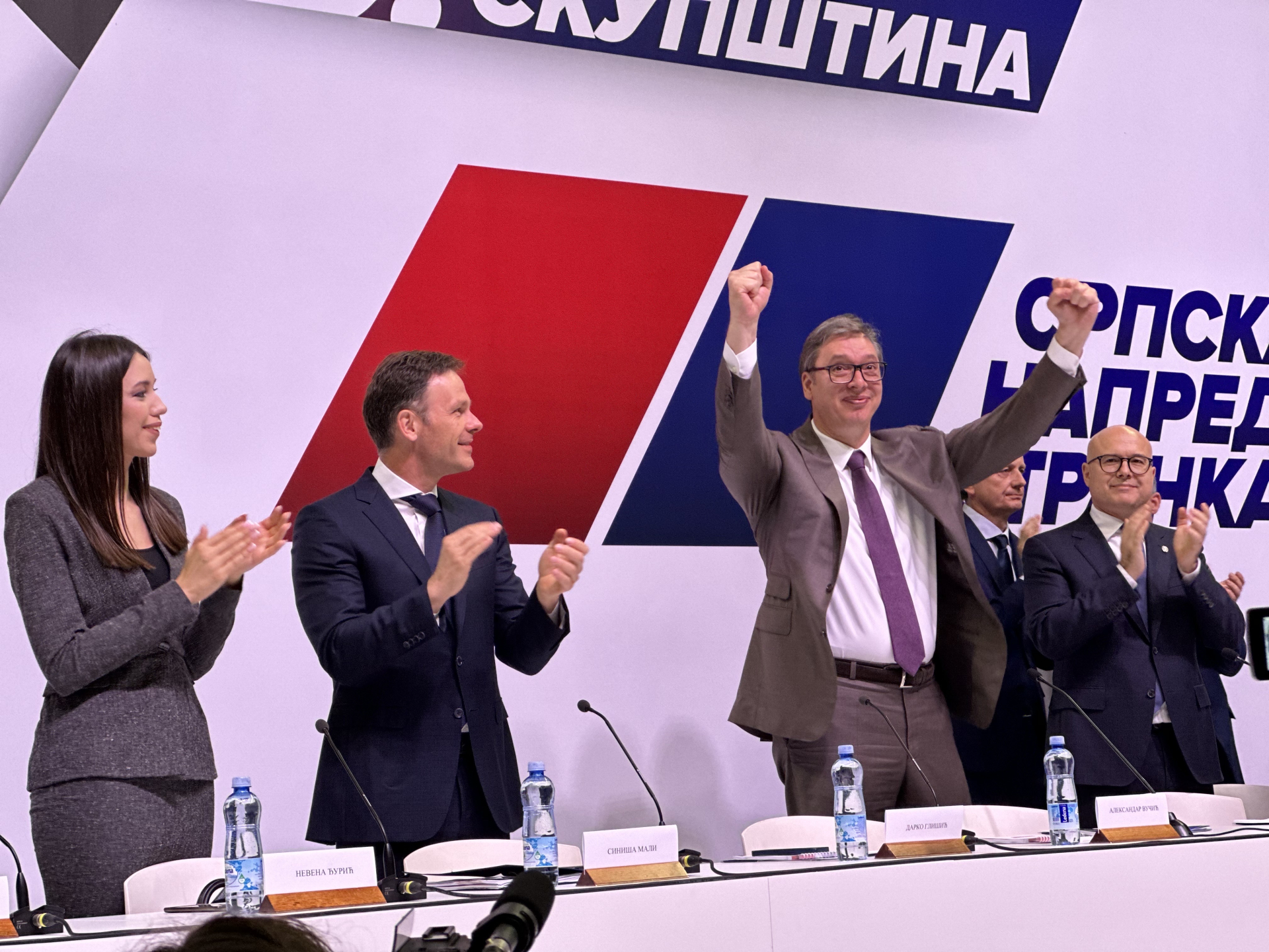 Gotovo je - Vučić više neće biti predsednik Srpske napredne stranke: Za novog lidera predložen trenutni ministar odbrane Miloš Vučević (FOTO)