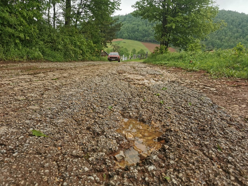 Vodena bujica oštetila putnu infrastrukturu / foto: RINA