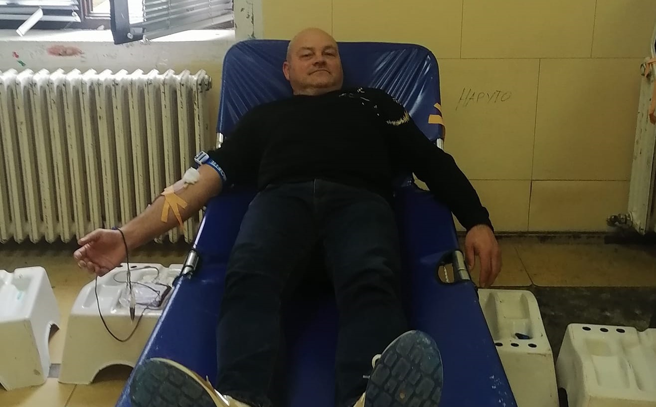 Spasio do sada preko 200 života: Srđan iz Topole od svoje 19 godine redovni je dobrovoljni davalac krvi, njegovim stopama krenula i kćerka Nikolija