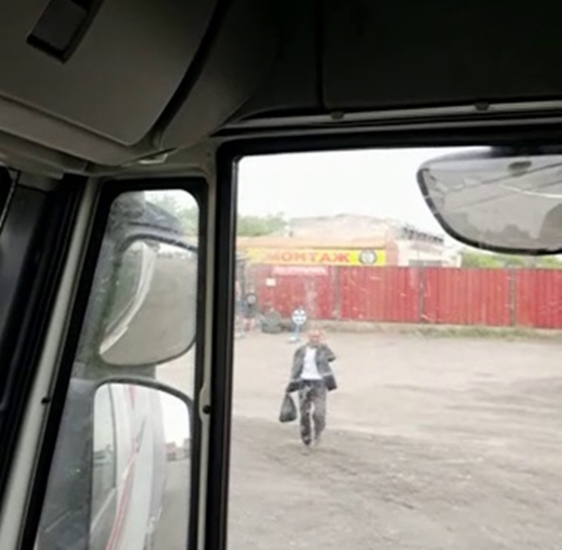 Zarobili su ga i mučili, a onda je pobegao i išao peške 100 kilometara: Neverovatna priča iz Kazahstana, kamiondžija Nenad iz Lučana spasio nesrećnog čoveka od velikih muka (FOTO)(VIDEO)