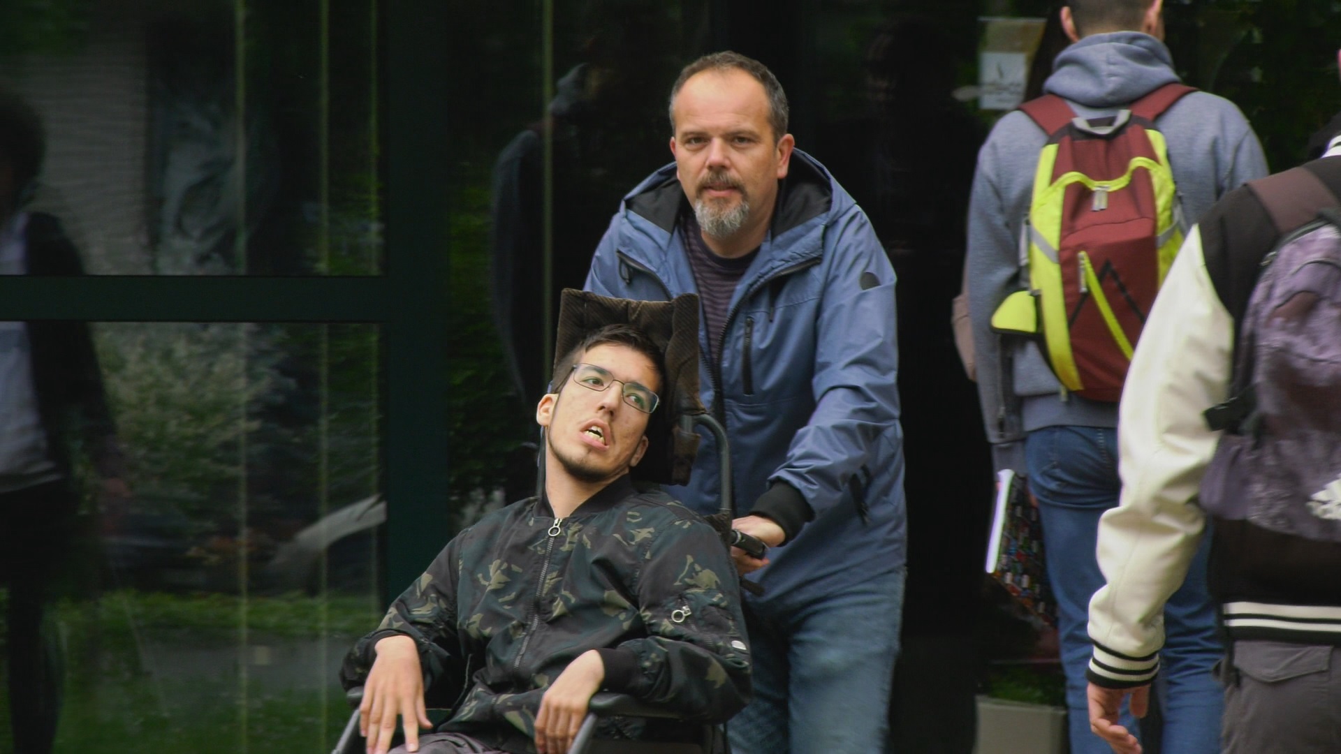 On je neverovatni heroj iz Čačka: Vanja je zbog bolesti vezan za invalidska kolica ali uprkos tome ređa samo čiste desetke na fakultetu, krase ga čelična volja i velika hrabrost (FOTO)