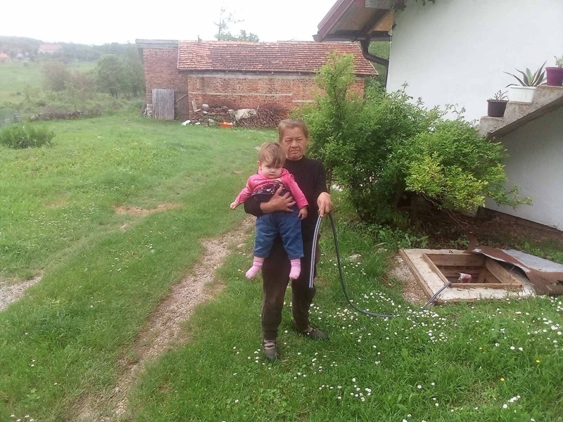 Kad mi unučići traže čašu vode dođe mi da plačem: Meštani sela Ponikve danima su bez vode, zabrinuta Bžidarka moli da se ovaj problem što pre reši