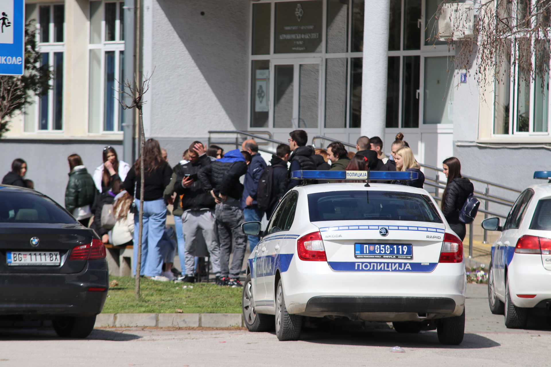 Haos od ranog jutra: Evakuisana zgrada Skupštine u Podgorici zbog dojave o bombi, kao i nekoliko škola