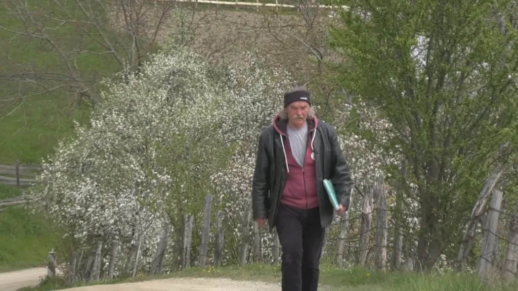 On je najdugovečniji "vladar" u srpskim selima: Mija sa Jelove Gore meštani čitavih pedeset godina biraju za predsednika Mesne zajednice, za njegovog mandata izgrađene i crkva i škola (FOTO)