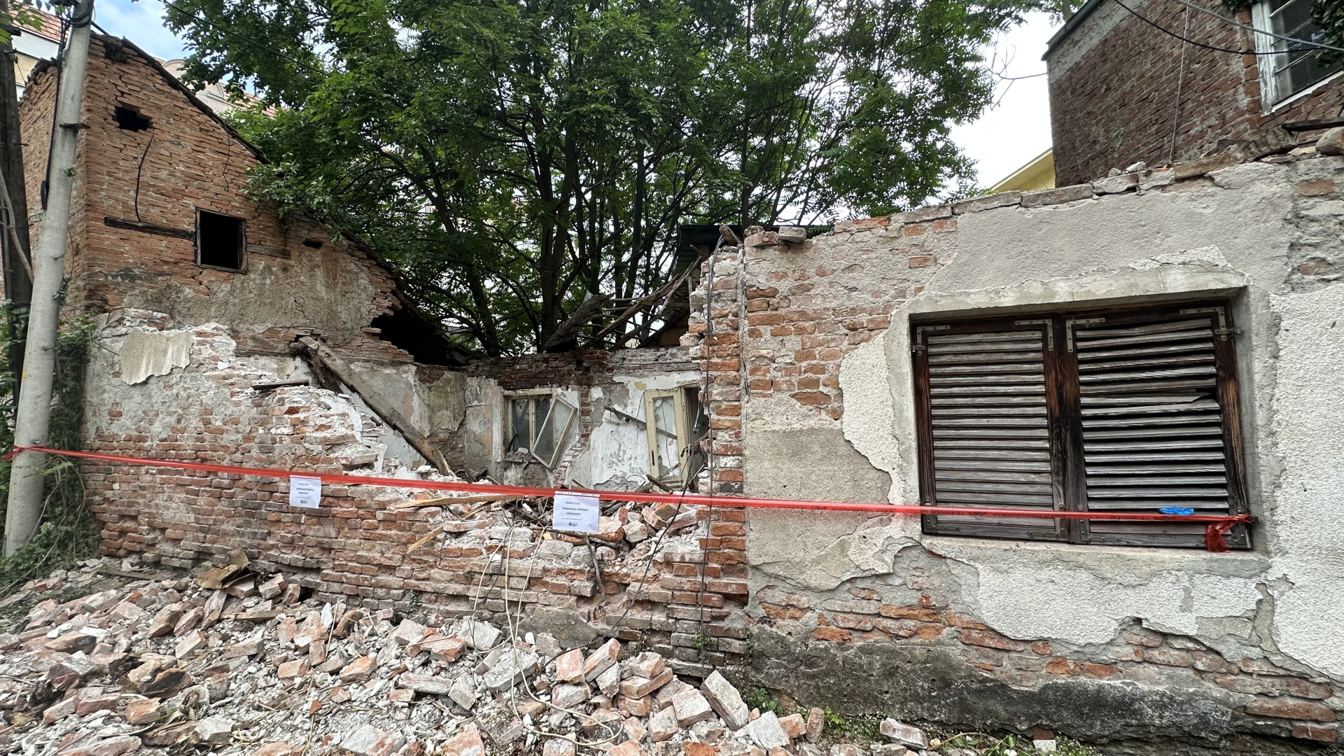 Ruše se zapušteni objekti u strogom centru Čačka / foto: RINA