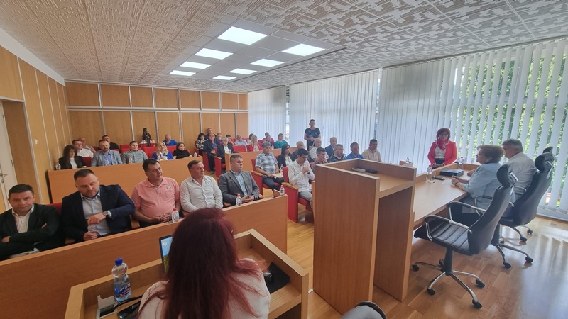 Na Dan opštine priznanja dodeljena zaslužnim pojedincima i klektivima / foto: RINA