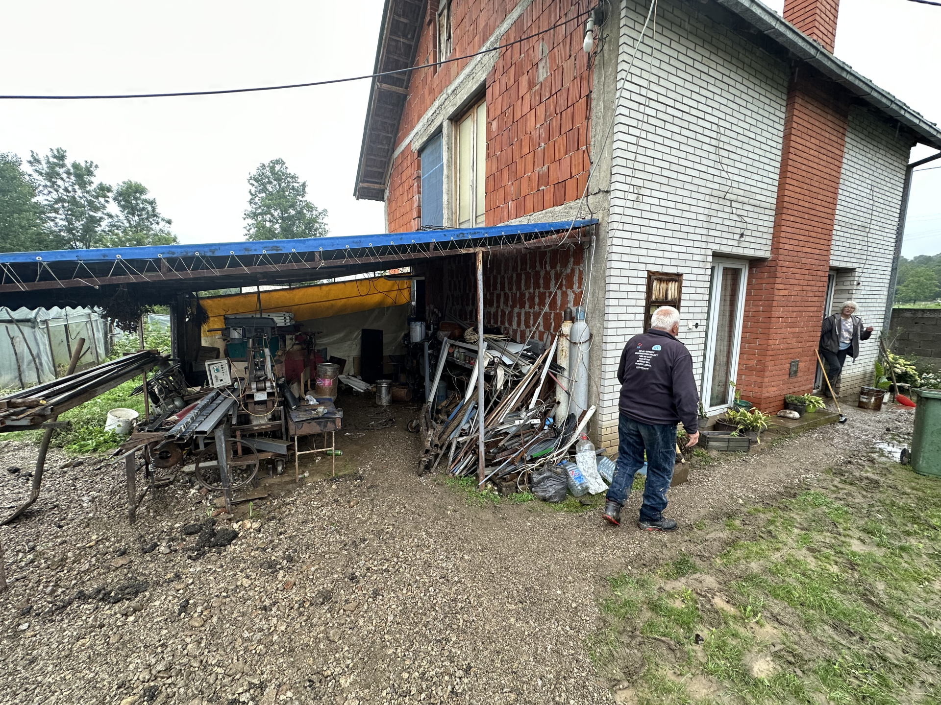 Uletela sam u sobu i mužu rekla - ustaj poplavismo, za par minuta voda je bila preko metar: Potresna svedočenja meštana sela oko Kraljeva, ne pamti se ovakav potop (FOTO)(VIDEO)