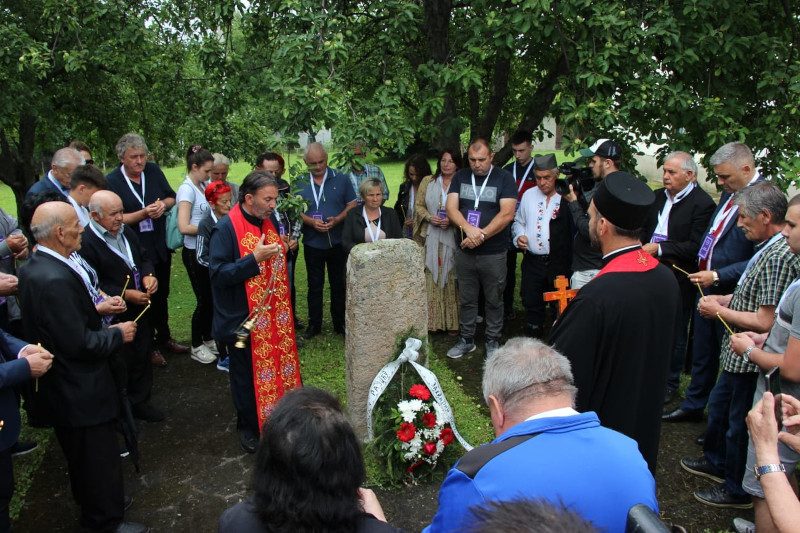 U ovom manastiru položena glava velikog junaka, a telo koje su isekli Turci ostalo na Ljubiću: Okupili se potomci slavnog Tanaska Rajića, krv nije voda (FOTO)