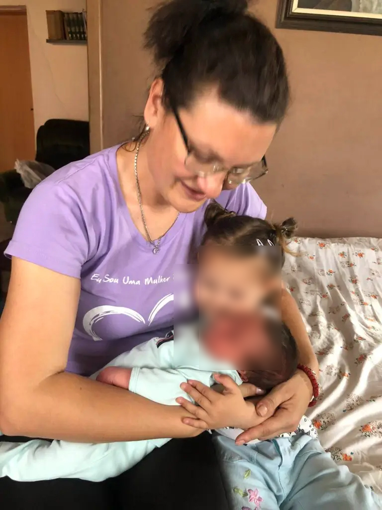 Dve zaove pomogle joj da se porodi u automobilu, maleni Tadija nije želeo da čeka: Neverovatan porođaj u okolini Kragujevca mama Ana nikad neće zaboraviti (FOTO)