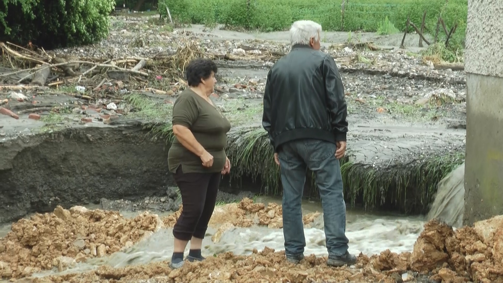 Klizište preti da ugrozi više od pedeset domaćinstava u Pozegi: Spas stigao u zadnji čas, Momirović obezbedio 15 tona dizela kako bi se sanirala šteta