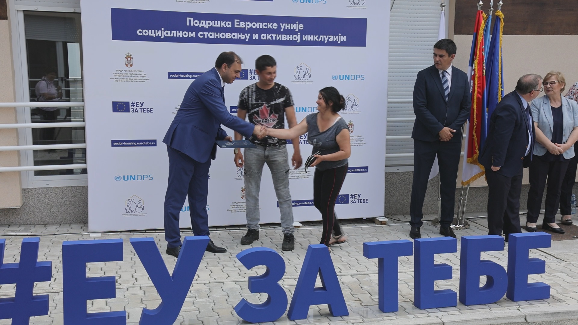 Useljeno 14 ugroženih porodica iz Ljubovije u novoizgrađene i opremljene stanove / foto: Mile Stančić