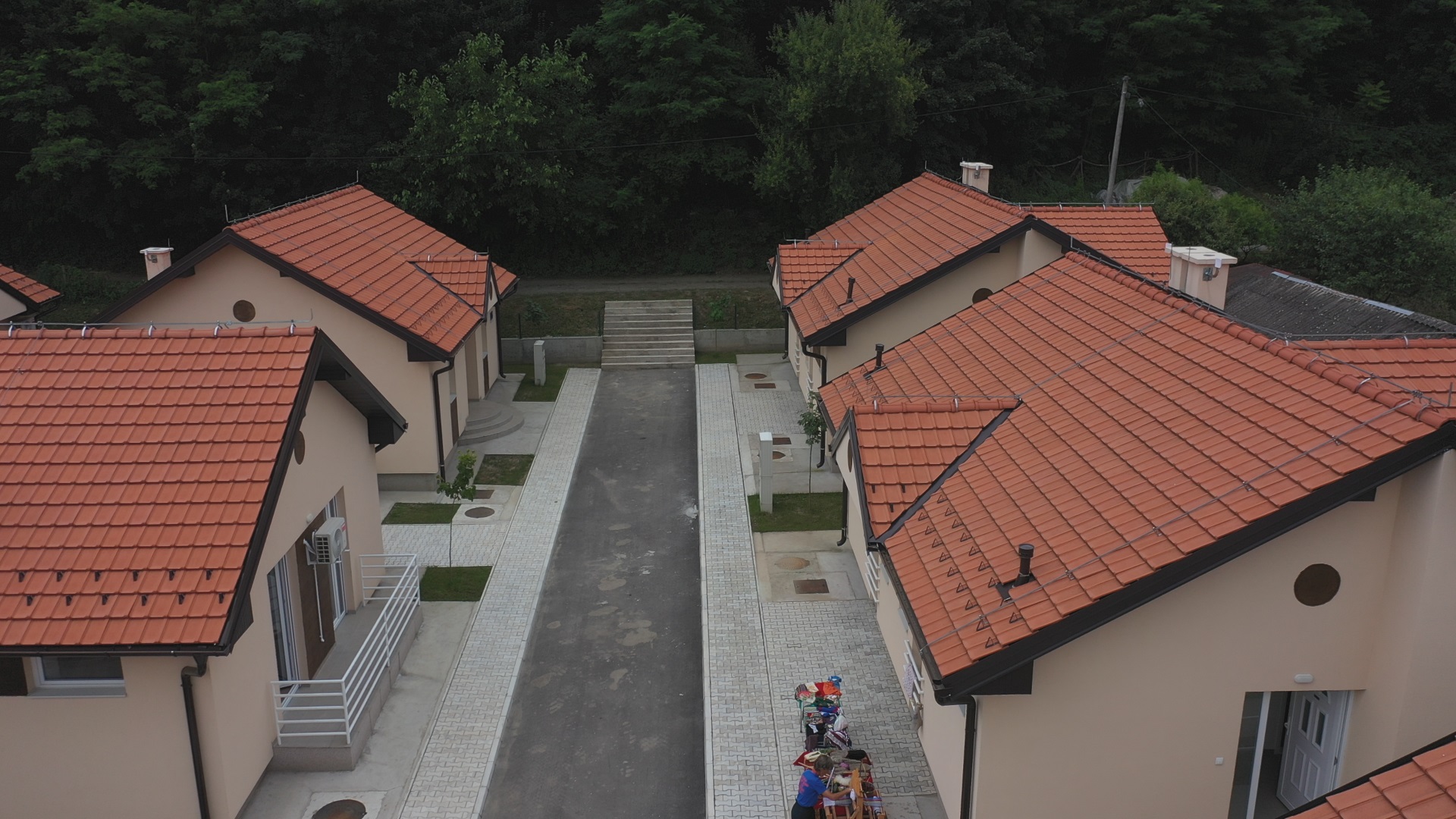 Useljeno 14 ugroženih porodica iz Ljubovije u novoizgrađene i opremljene stanove / foto: Mile Stančić