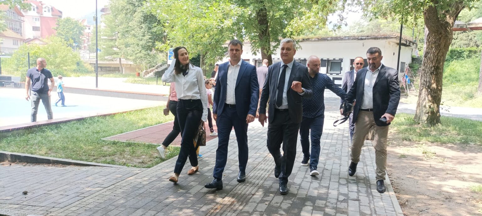 Prijepolje mora dobiti još smeštajnih kapaciteta: Ministar turizma u opštini na Limu najavio nove veoma važne investicije (FOTO)