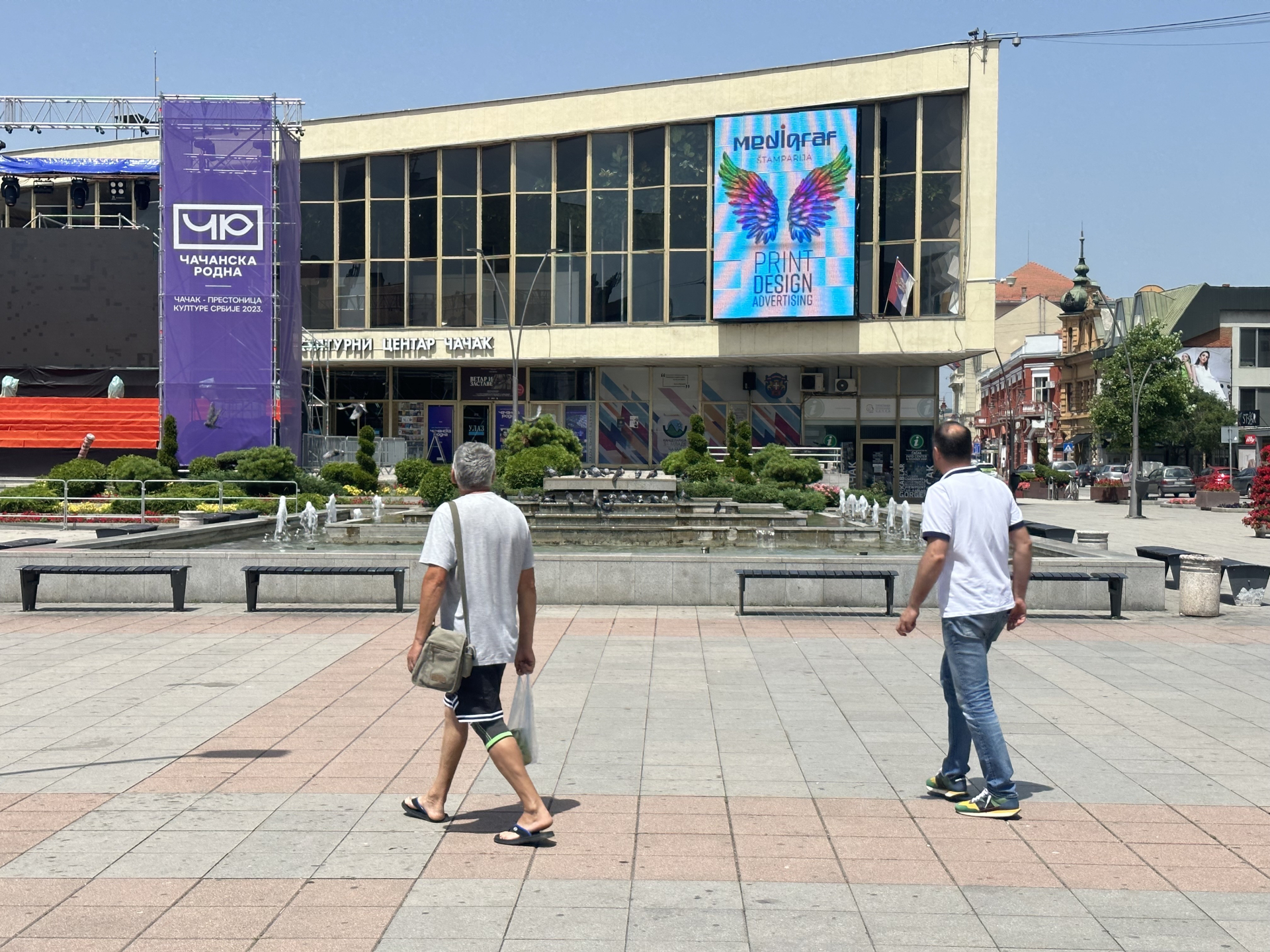Ne može da se diše, sve je vrelo: Neverovatnih 46 stepeni izmereno u centru Čačka, gori asfalt a na ulicama nema žive duše (FOTO) (VIDEO)