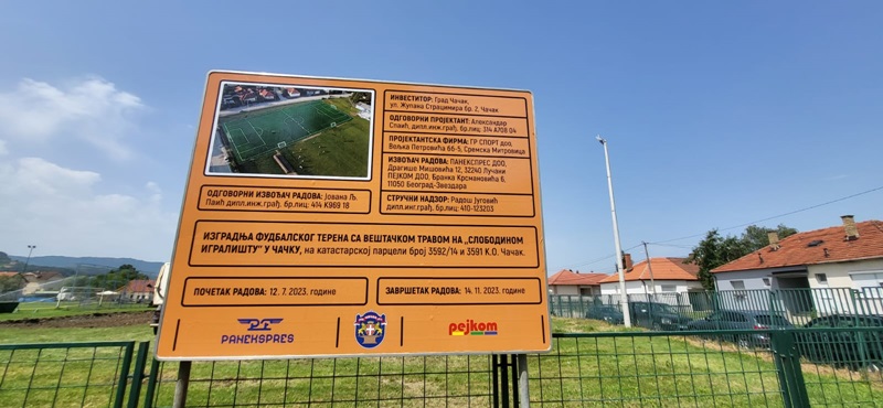 Tri godine se čekalo na realizaciju ovog projekta: Čuveni Slobodini tereni u Čačku sada će dobiti novi izgled, počeli radovi na izgradnji terena sa veštačkom travom (FOTO)