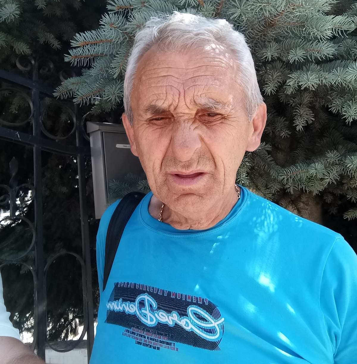 Ovo je prodavac sa vašara o kom priča čitava Srbija: Džemajil iz Priboja pola veka je trgovac, ovo je razlog zašto donji veš košta samo pet dinara (FOTO)